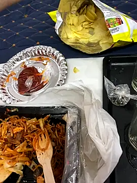 Snapshot of United3 chatting on October 10, 2025, 8:59 am United3 online show from October 10, 2025, 8:59 am