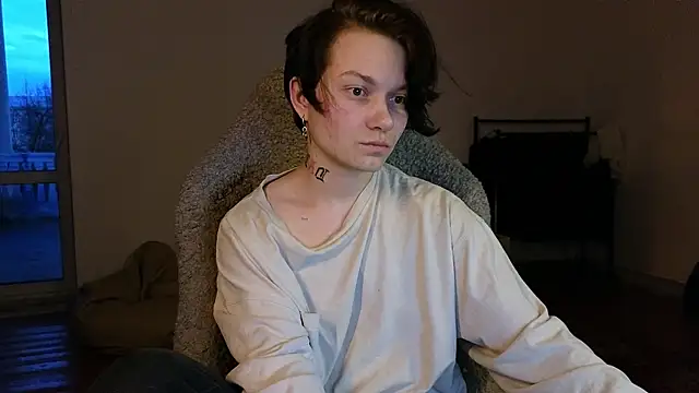 esajukyy online show from May 14, 2026, 2:36 pm