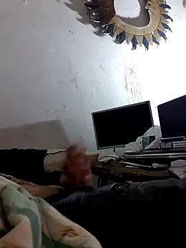 Snapshot of Cuming_Out chatting on February 18, 2026, 12:19 am Cuming Out online show from February 18, 2026, 12:19 am