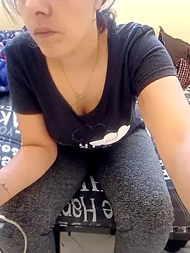 ShadiaStar online show from November 18, 2025, 12:52 pm