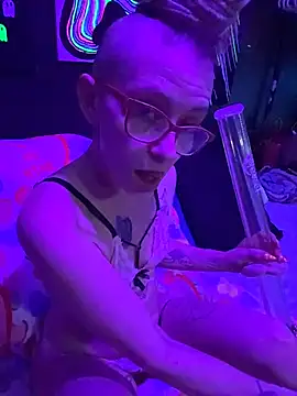 Snapshot of Stonermama666420 chatting on February 4, 2026, 5:13 am Stonermama666420 online show from February 4, 2026, 5:13 am