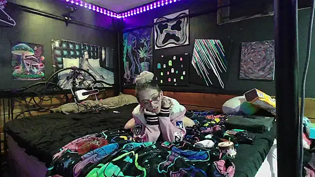 Snapshot of Stonermama666420 chatting on December 23, 2025, 6:12 am Stonermama666420 online show from December 23, 2025, 6:12 am