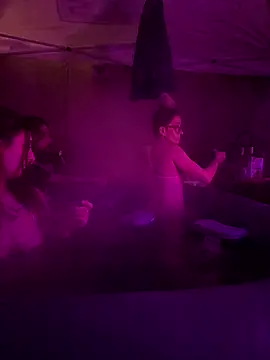 Snapshot of Stonermama666420 chatting on December 15, 2025, 4:40 am Stonermama666420 online show from December 15, 2025, 4:40 am