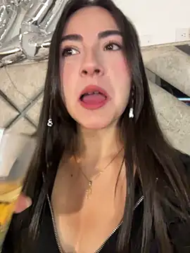 Snapshot of Melody_04 chatting on April 5, 2026, 3:57 am Melody 04 online show from April 5, 2026, 3:57 am