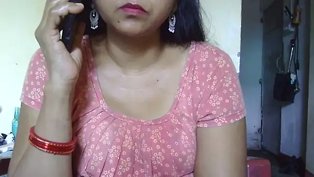 Snapshot of Suhana-sapna chatting on October 5, 2025, 6:04 am Suhana-sapna online show from October 5, 2025, 6:04 am