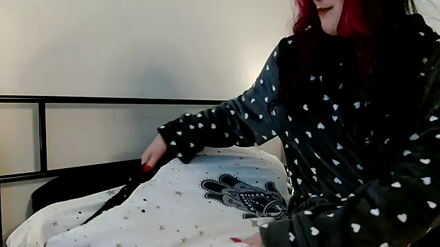 lunabellex online show from March 14, 2025, 1:57 pm