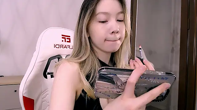 Snapshot of Babby_Rabbit chatting on November 5, 2025, 2:31 pm Babby Rabbit online show from November 5, 2025, 2:31 pm