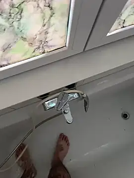 Snapshot of Loco42- chatting on December 16, 2024, 1:11 pm Loco42- online show from December 16, 2024, 1:11 pm