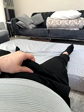 Snapshot of Loco42- chatting on November 13, 2025, 5:55 am Loco42- online show from November 13, 2025, 5:55 am