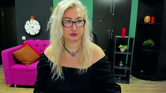 ChristyBrooks online show from November 4, 2025, 7:23 am