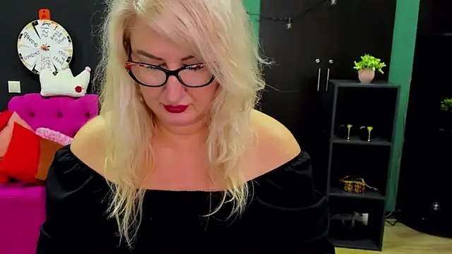 ChristyBrooks online show from December 4, 2025, 7:40 am