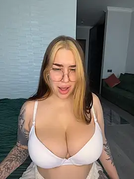 VikiDemi online show from December 20, 2025, 7:44 am