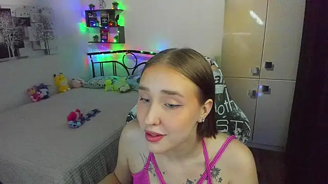 Snapshot of LinaTruly chatting on May 21, 2026, 9:34 pm LinaTruly online show from May 21, 2026, 9:34 pm