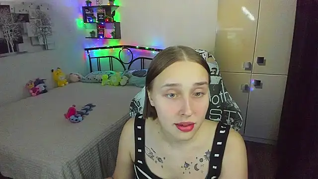 Snapshot of LinaTruly chatting on May 4, 2026, 9:06 pm LinaTruly online show from May 4, 2026, 9:06 pm