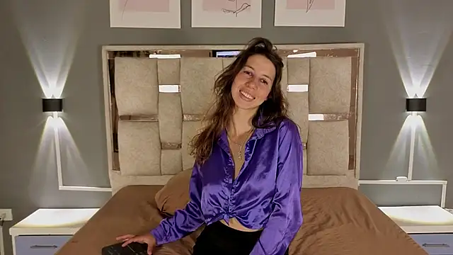 jolie lov online show from September 29, 2025, 1:17 pm