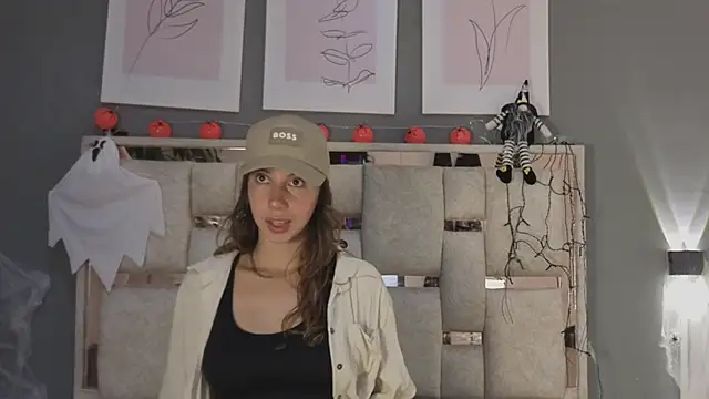 jolie lov online show from October 27, 2025, 1:12 pm