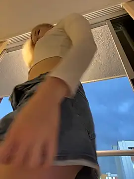 Snapshot of NicoleCut chatting on December 1, 2025, 10:43 pm NicoleCut online show from December 1, 2025, 10:43 pm