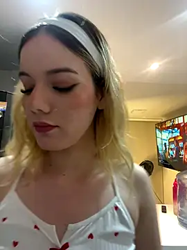 Snapshot of NicoleCut chatting on October 26, 2025, 10:59 am NicoleCut online show from October 26, 2025, 10:59 am