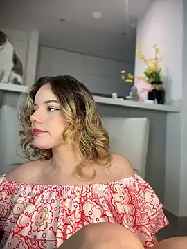 Snapshot of NicoleCut chatting on June 1, 2026, 9:42 am NicoleCut online show from June 1, 2026, 9:42 am