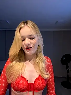 Snapshot of NicoleCut chatting on December 4, 2025, 10:47 am NicoleCut online show from December 4, 2025, 10:47 am