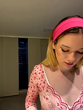 Snapshot of NicoleCut chatting on November 3, 2025, 10:41 am NicoleCut online show from November 3, 2025, 10:41 am