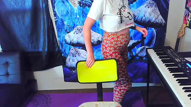 Snapshot of _hellostormy_ chatting on November 3, 2025, 3:59 pm hellostormy online show from November 3, 2025, 3:59 pm