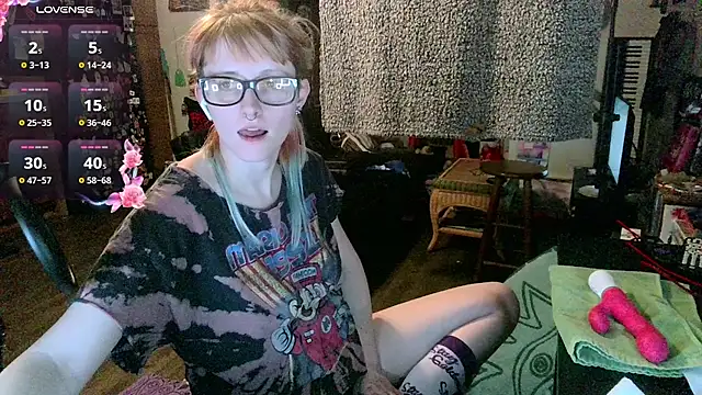 Snapshot of _hellostormy_ chatting on February 12, 2025, 12:27 am  hellostormy  online show from February 12, 2025, 12:27 am