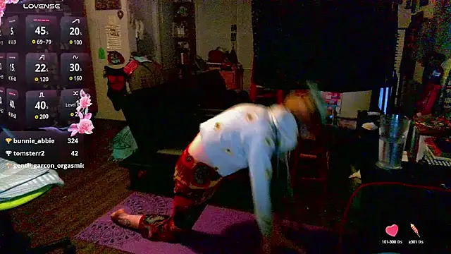 Snapshot of _hellostormy_ chatting on February 15, 2025, 4:25 am  hellostormy  online show from February 15, 2025, 4:25 am