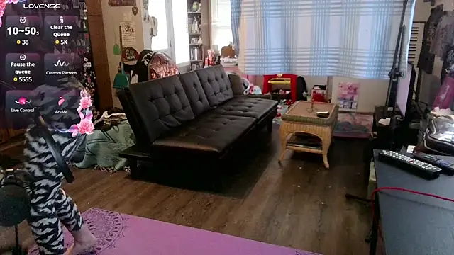 Snapshot of _hellostormy_ chatting on February 9, 2025, 9:28 pm  hellostormy  online show from February 9, 2025, 9:28 pm