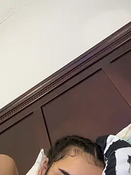 1prettygem online show from January 9, 2025, 8:55 pm