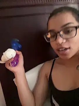 1prettygem online show from December 30, 2024, 1:47 pm