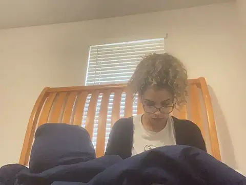 1prettygem online show from January 15, 2025, 2:02 pm