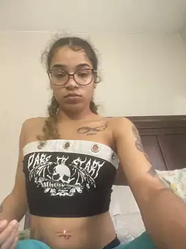 1prettygem online show from February 6, 2025, 8:56 pm