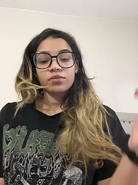 1prettygem online show from March 9, 2025, 8:10 pm