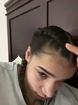 1prettygem online show from January 5, 2025, 2:06 am