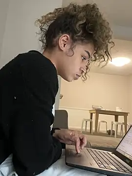 1prettygem online show from January 15, 2025, 5:15 pm