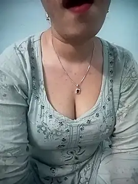 Snapshot of Haniya-143 chatting on October 23, 2025, 12:20 am Haniya-143 online show from October 23, 2025, 12:20 am