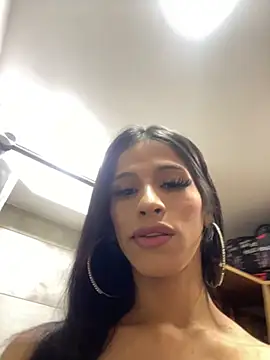 Snapshot of Nicol_ofi24 chatting on October 20, 2025, 5:35 pm Nicol ofi24 online show from October 20, 2025, 5:35 pm