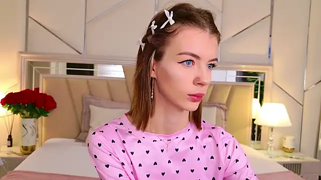 Snapshot of MeganMour chatting on November 11, 2025, 5:08 pm MeganMour online show from November 11, 2025, 5:08 pm