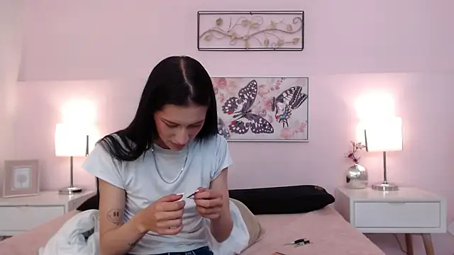 Snapshot of sara17_ chatting on November 8, 2025, 3:32 am sara17 online show from November 8, 2025, 3:32 am