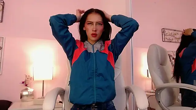 Snapshot of sara17_ chatting on November 5, 2025, 4:37 am sara17 online show from November 5, 2025, 4:37 am