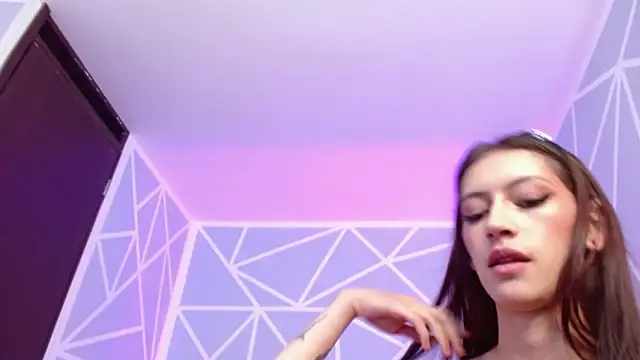 Snapshot of sara17_ chatting on March 20, 2025, 5:57 am sara17 online show from March 20, 2025, 5:57 am