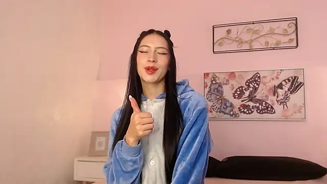 Snapshot of sara17_ chatting on October 10, 2025, 4:24 am sara17 online show from October 10, 2025, 4:24 am