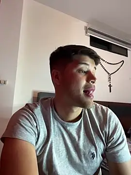 Snapshot of emiliano177 chatting on December 11, 2024, 4:18 am emiliano177 online show from December 11, 2024, 4:18 am