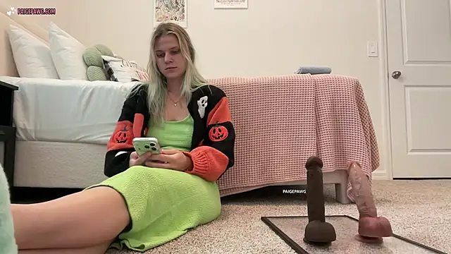 Snapshot of PaigePawg chatting on October 31, 2025, 3:52 pm PaigePawg online show from October 31, 2025, 3:52 pm