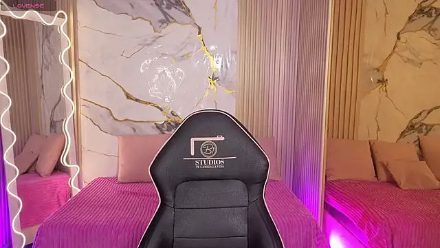 penelope tay1 online show from April 16, 2026, 3:29 am