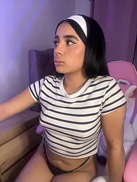 Snapshot of Emily-14 chatting on November 13, 2025, 4:49 am Emily-14 online show from November 13, 2025, 4:49 am