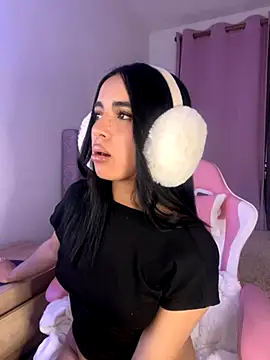 Snapshot of Emily-14 chatting on November 27, 2025, 4:02 am Emily-14 online show from November 27, 2025, 4:02 am