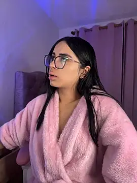 Snapshot of Emily-14 chatting on December 3, 2025, 11:47 pm Emily-14 online show from December 3, 2025, 11:47 pm