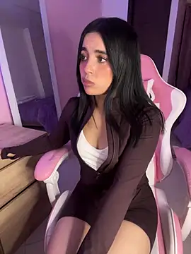 Emily-14 online show from May 14, 2026, 4:31 am